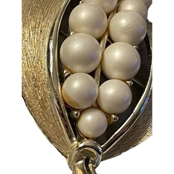 LISNER Signed Faux Pearls Gold‎ Tone Floral Cluster Leaves Brooch Pin Vintage - Picture 10 of 11